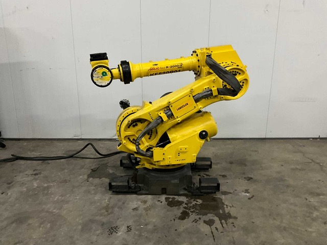 Fanuc R-2000iA Handling robot image
